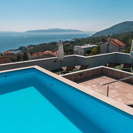 Apartment Lui With Rooftop Swimming Pool Ičići Екстериор снимка