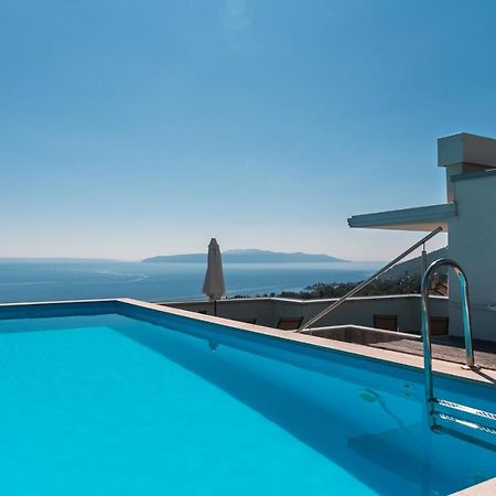 Apartment Lui With Rooftop Swimming Pool Ičići Екстериор снимка