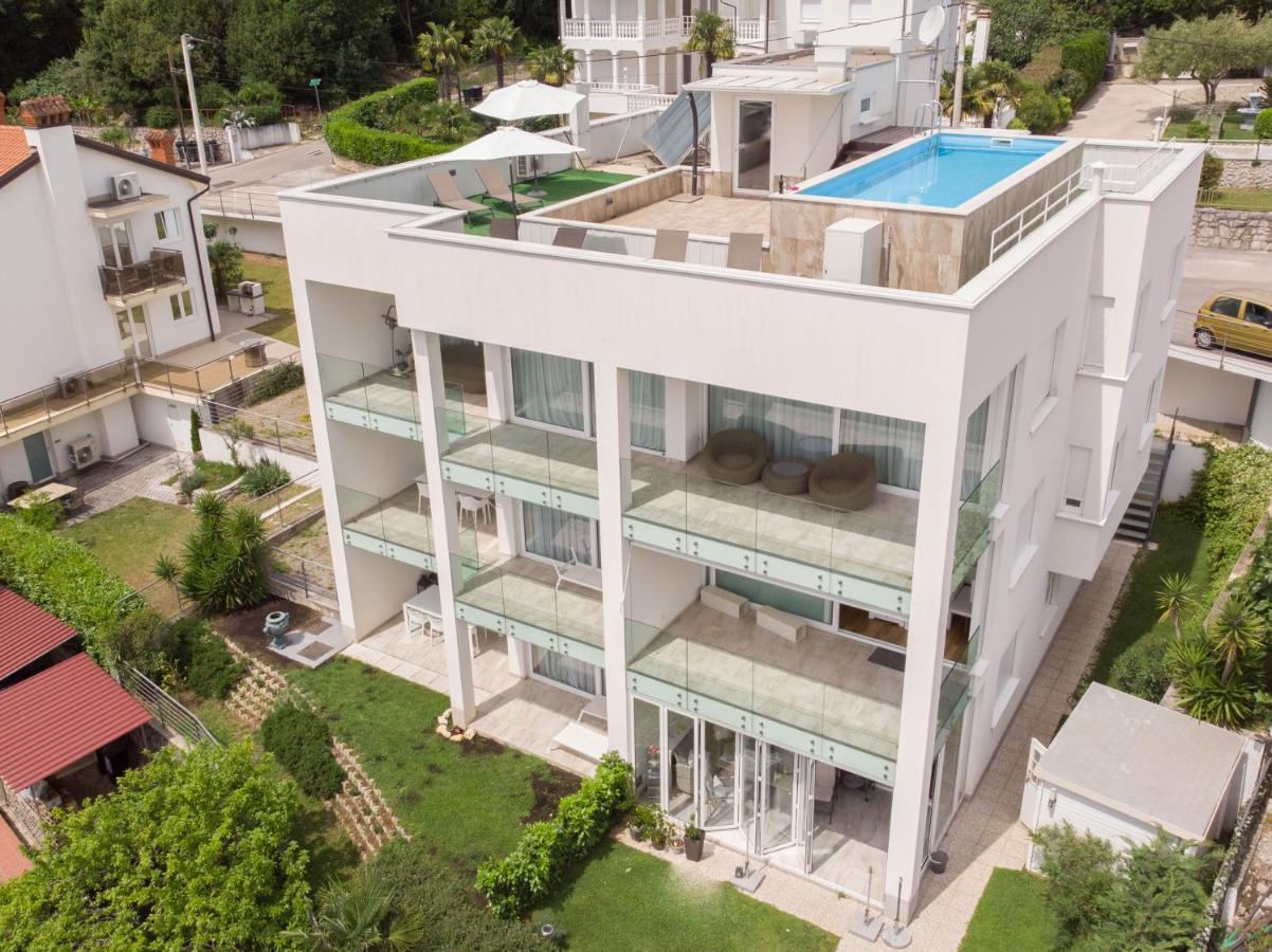 Apartment Lui With Rooftop Swimming Pool Ičići Екстериор снимка