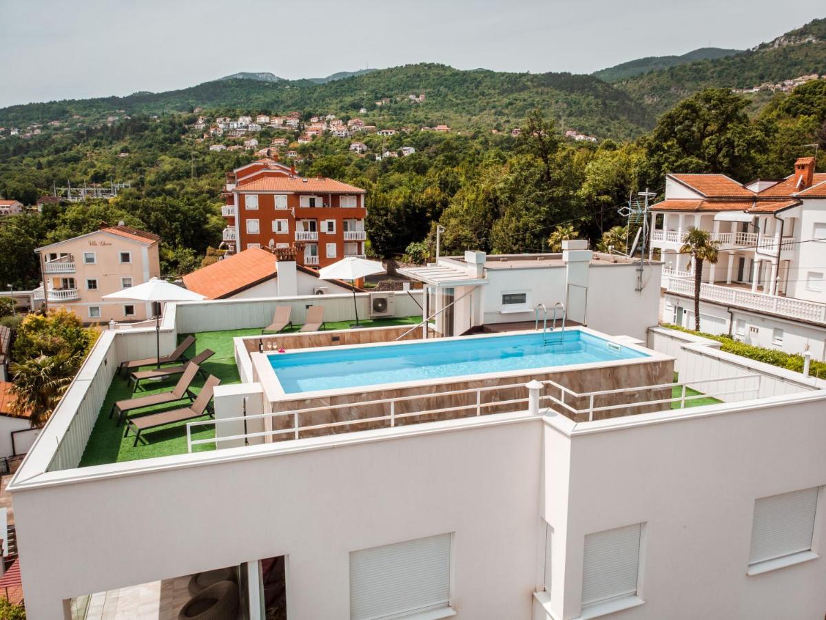 Apartment Lui With Rooftop Swimming Pool Ičići Екстериор снимка