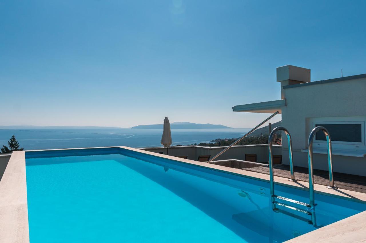 Apartment Lui With Rooftop Swimming Pool Ičići Екстериор снимка
