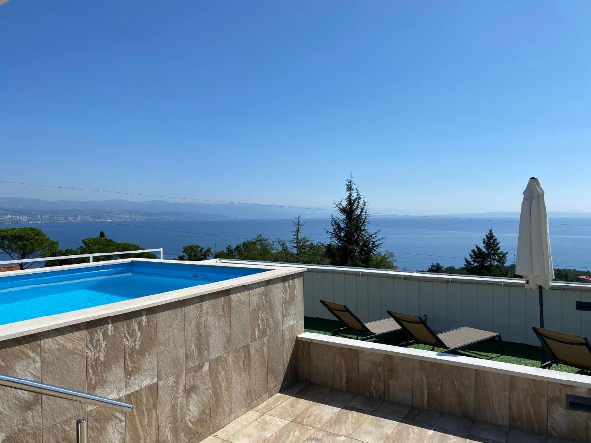 Apartment Lui With Rooftop Swimming Pool Ičići Екстериор снимка