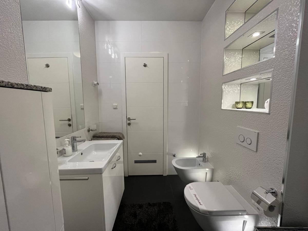 Apartment Lui With Rooftop Swimming Pool Ičići Екстериор снимка