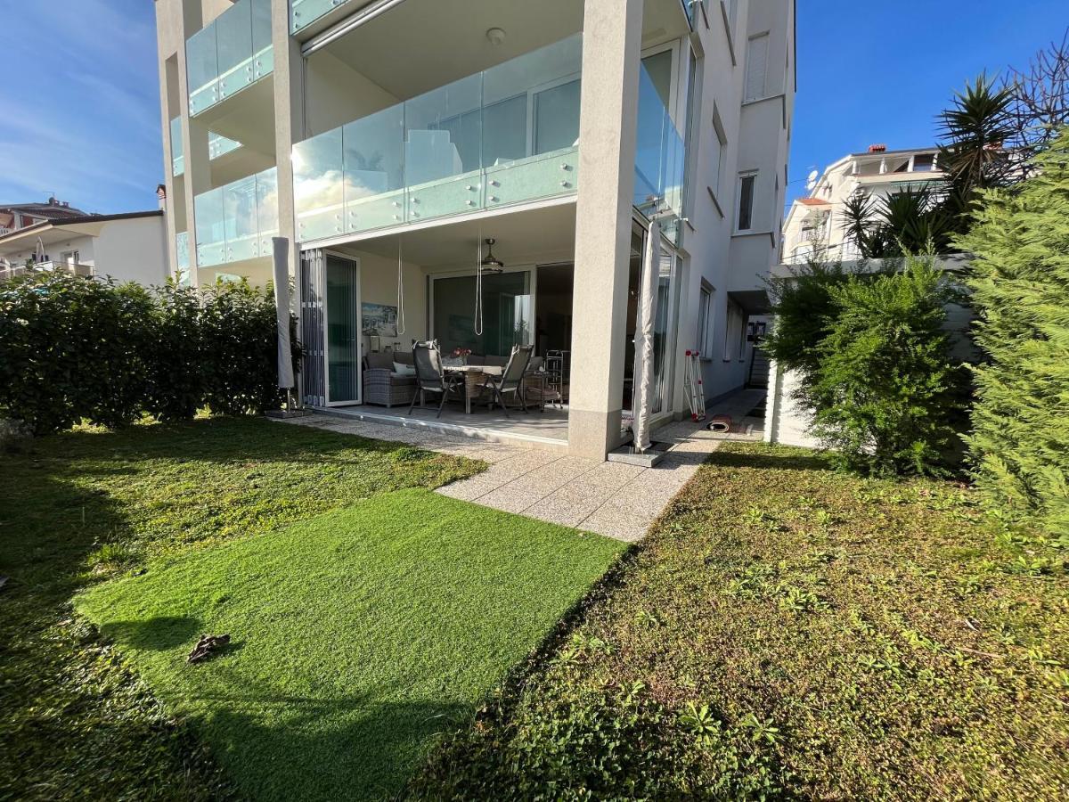 Apartment Lui With Rooftop Swimming Pool Ičići Екстериор снимка